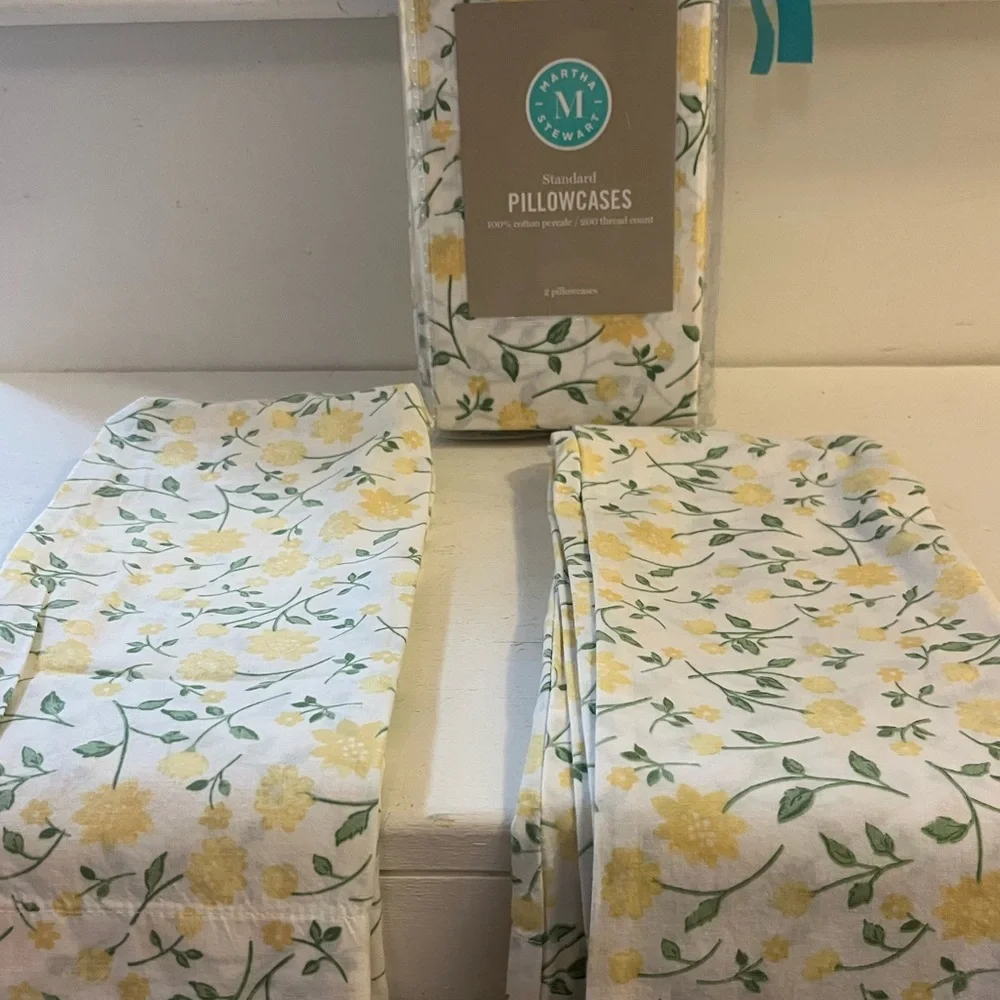 Martha Stewart Set of 4 pillow Cases